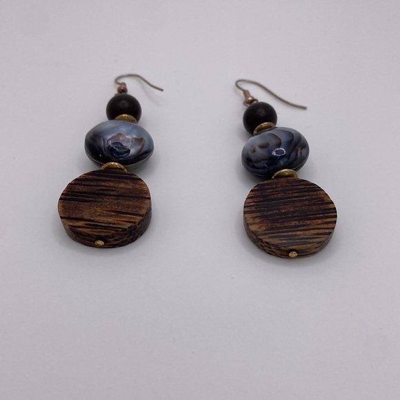 Vintage VTG Three Bead Dangle Earrings Wood Silver Tone - Picture 9 of 10